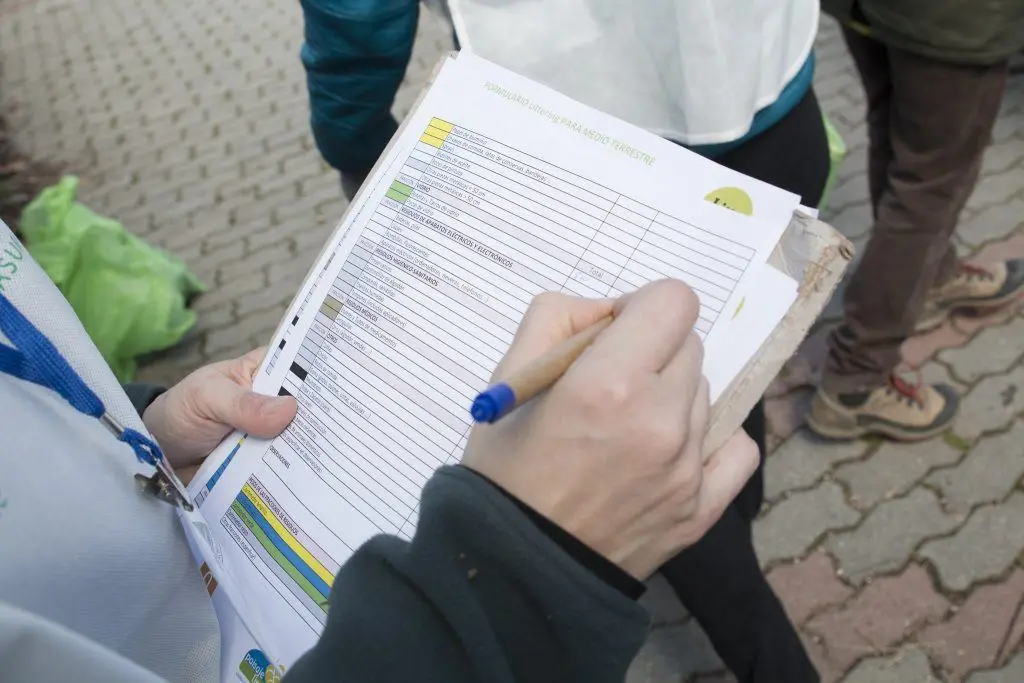 LIBERA explica la metodología para conocer la basuraleza terrestre en Euskadi
